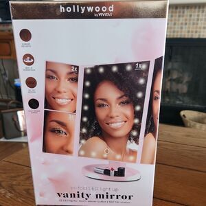 Hollywood by VIVITAR Tri-Fold LED Vanity Mirror NEW IN BOX